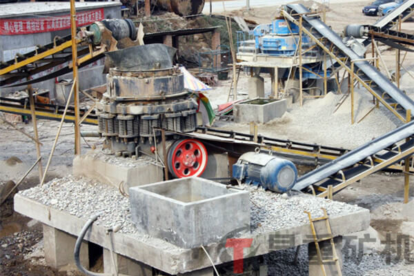 1200彈簧圓錐破碎機生產現場